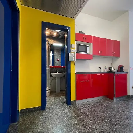 Camperio & Colorful In Cordusio מילאנו